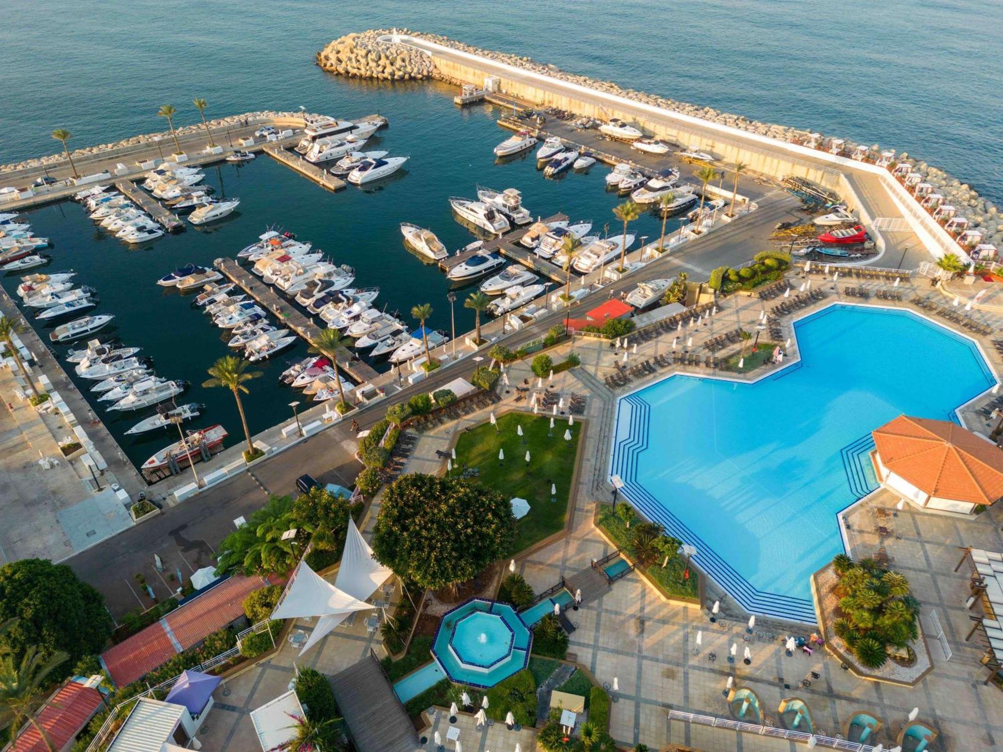 Moevenpick Hotel Beirute Exterior foto