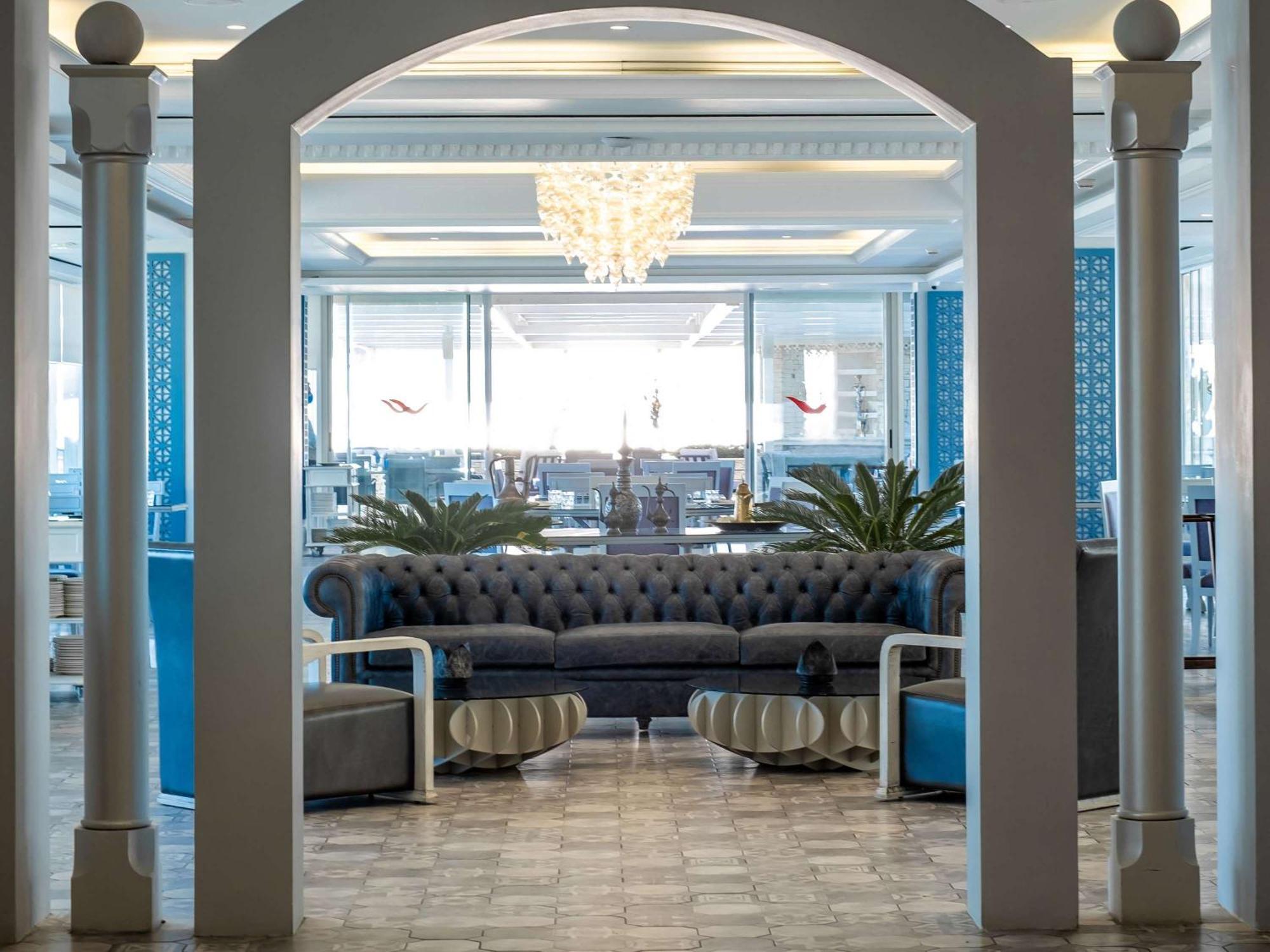 Moevenpick Hotel Beirute Exterior foto