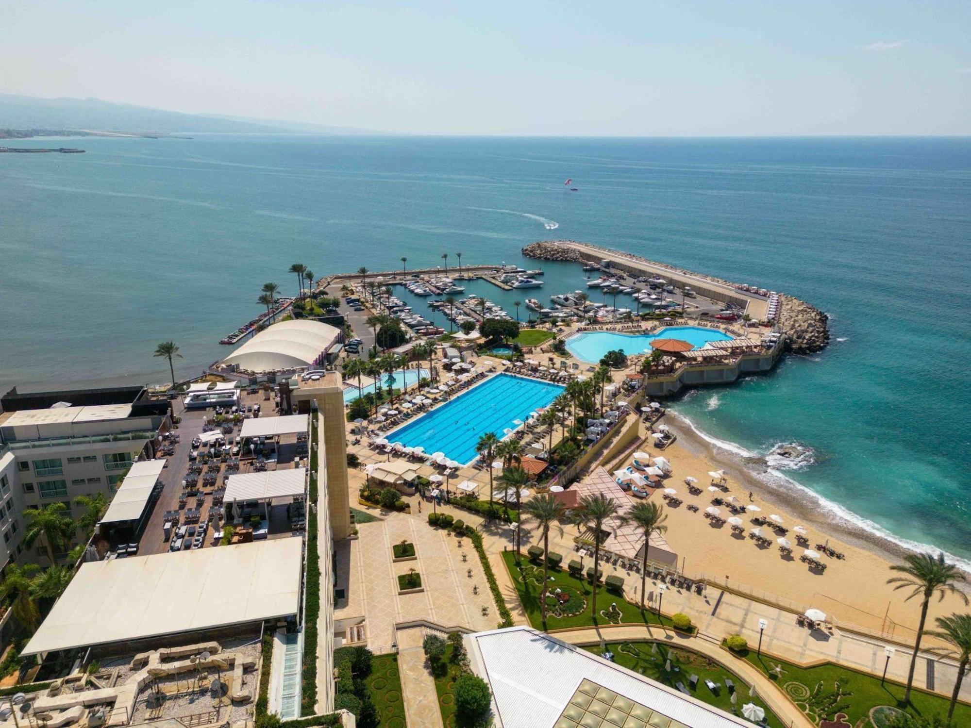 Moevenpick Hotel Beirute Exterior foto