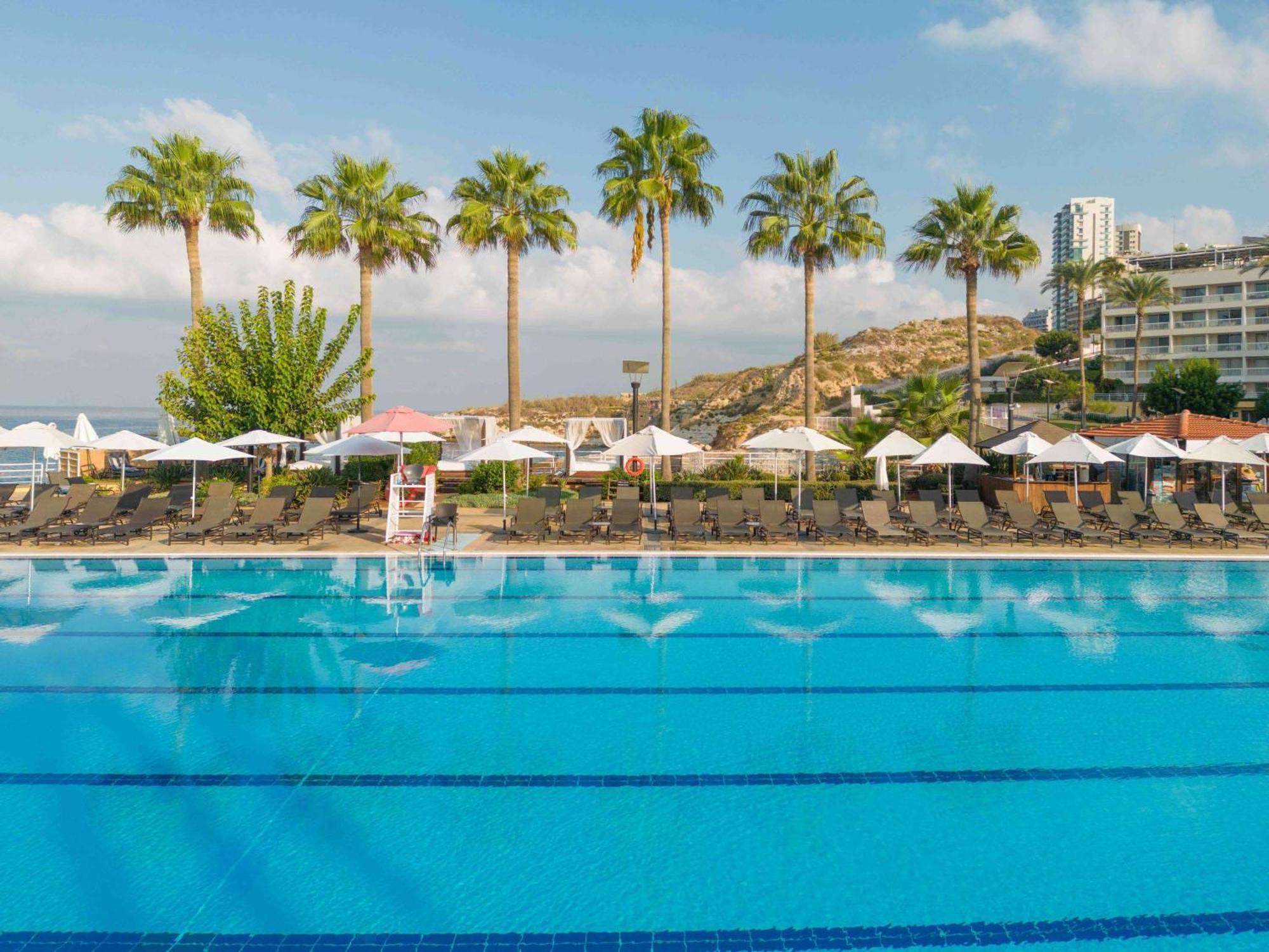 Moevenpick Hotel Beirute Exterior foto