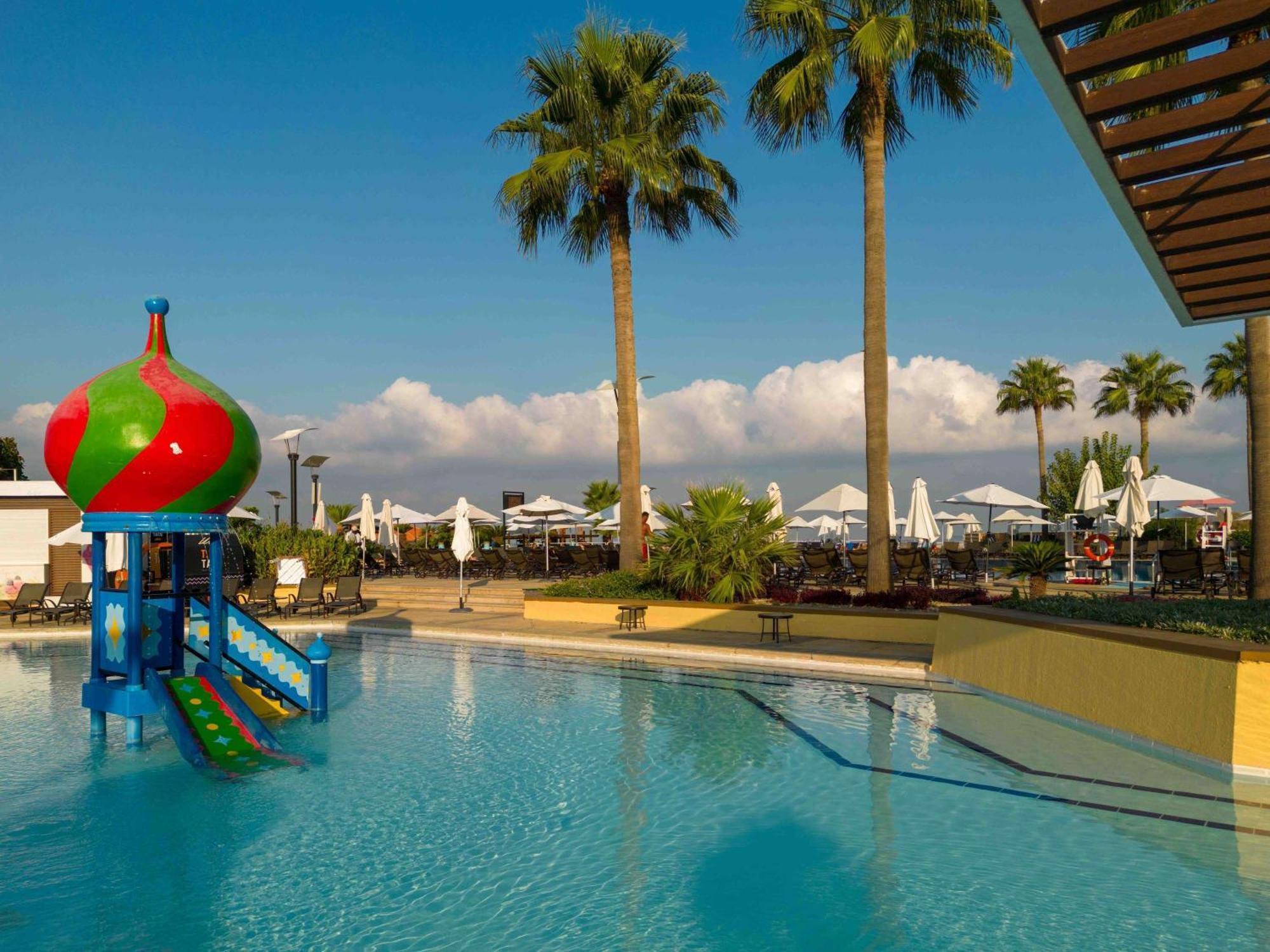 Moevenpick Hotel Beirute Exterior foto