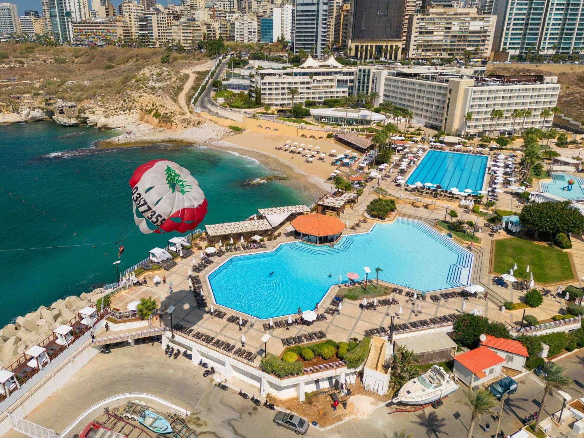 Moevenpick Hotel Beirute Exterior foto
